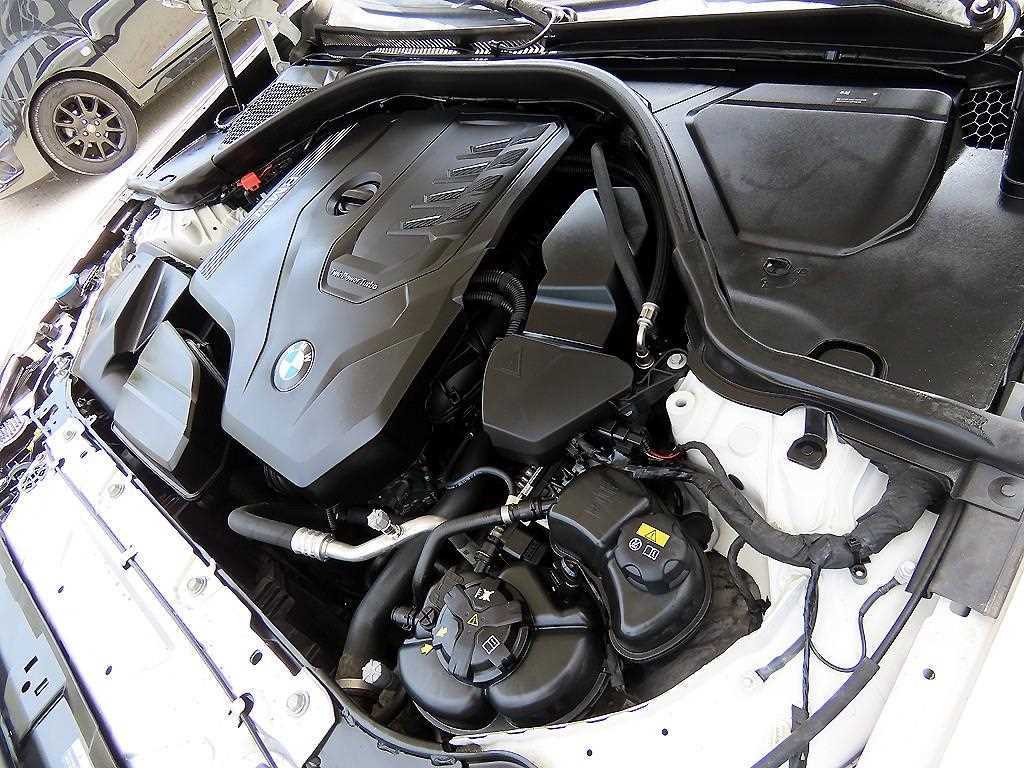 BMW 3-Series — photo 19
