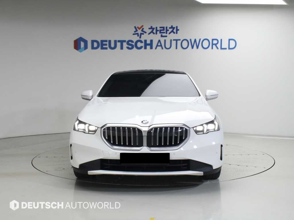 BMW 5-Series — photo 03