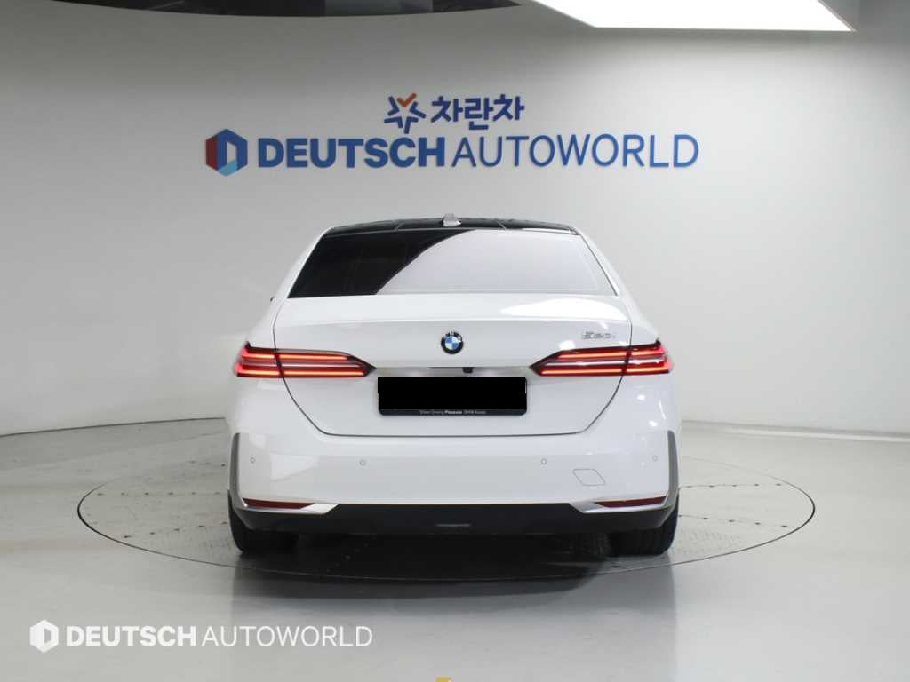 BMW 5-Series — photo 04