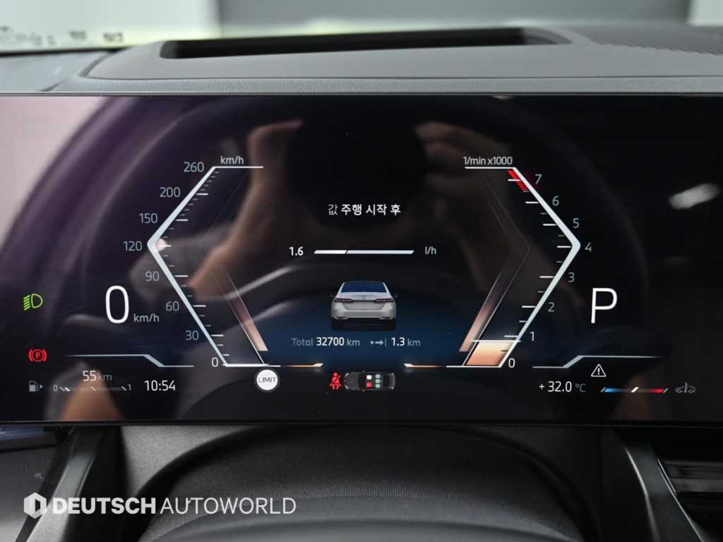 BMW 5-Series — photo 08