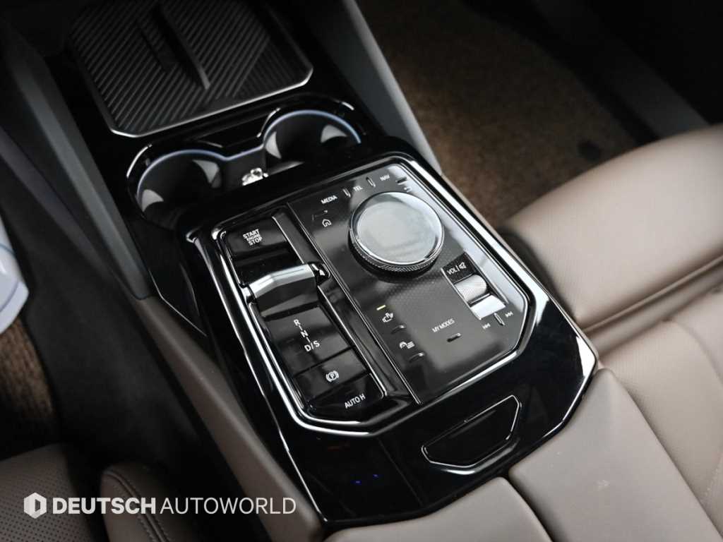 BMW 5-Series — photo 09