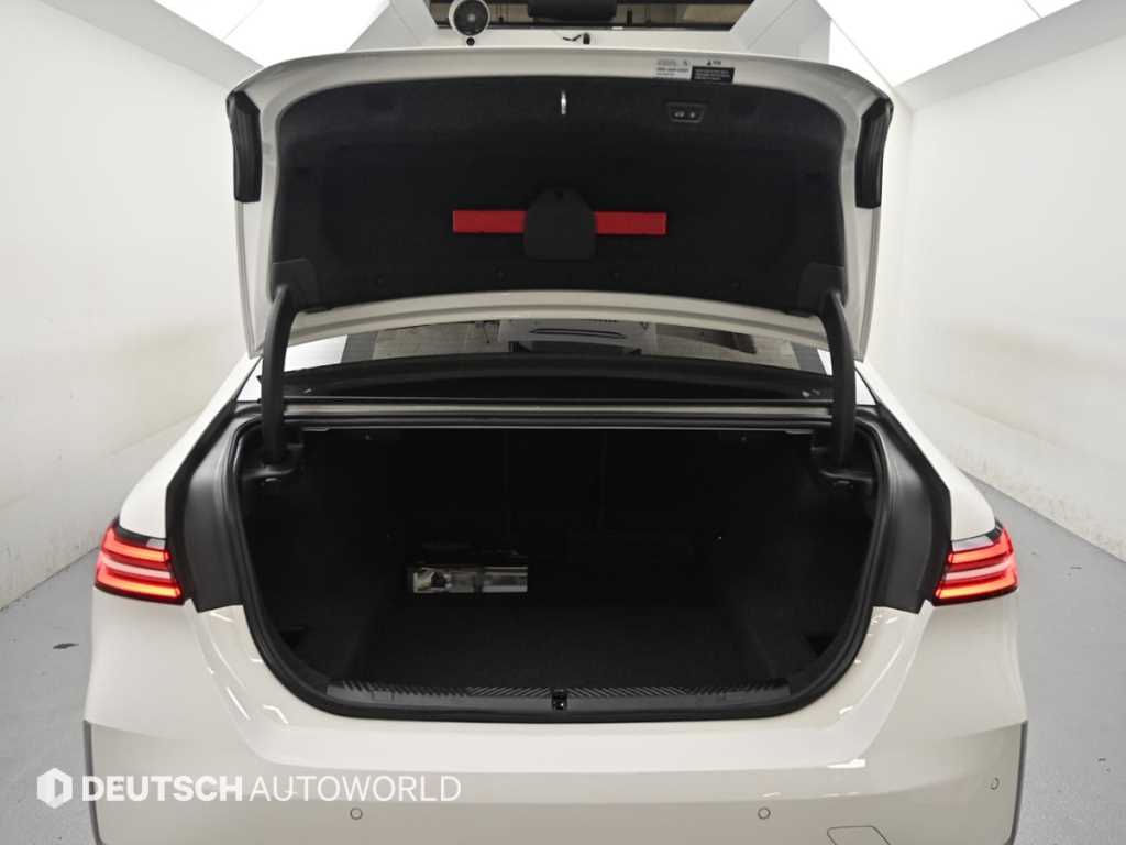 BMW 5-Series — photo 19