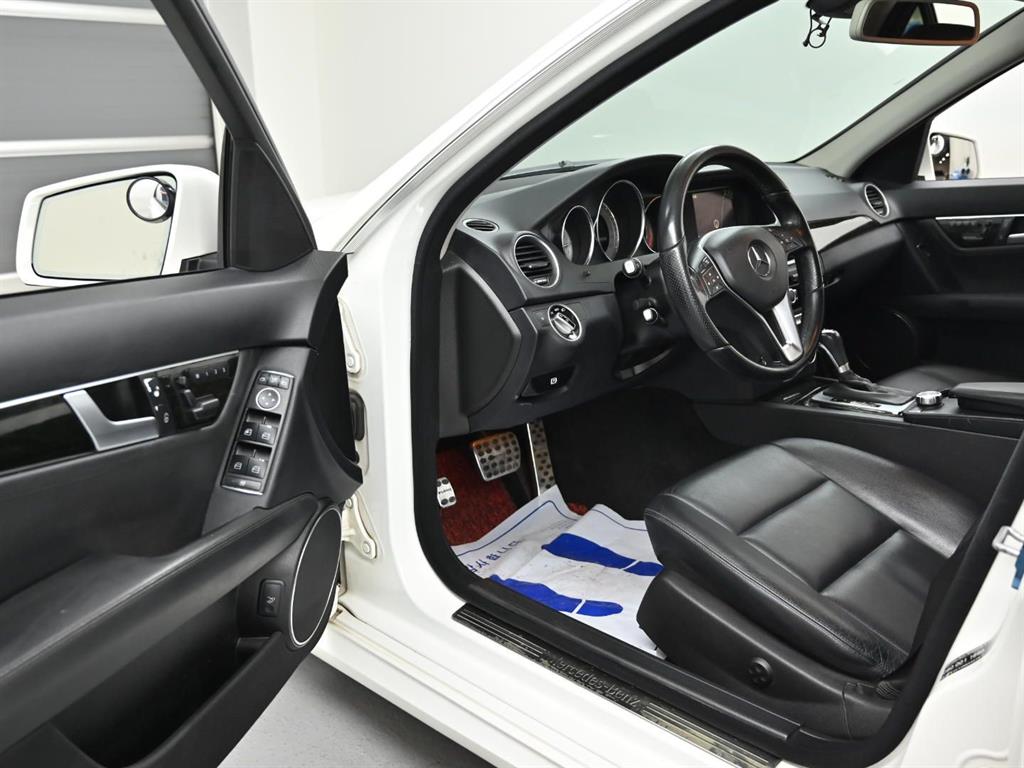 Mercedes-Benz C-Class — photo 11