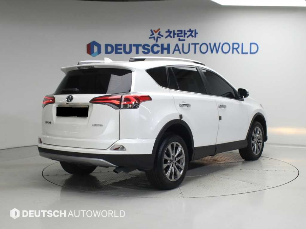 Toyota RAV4 — photo 02
