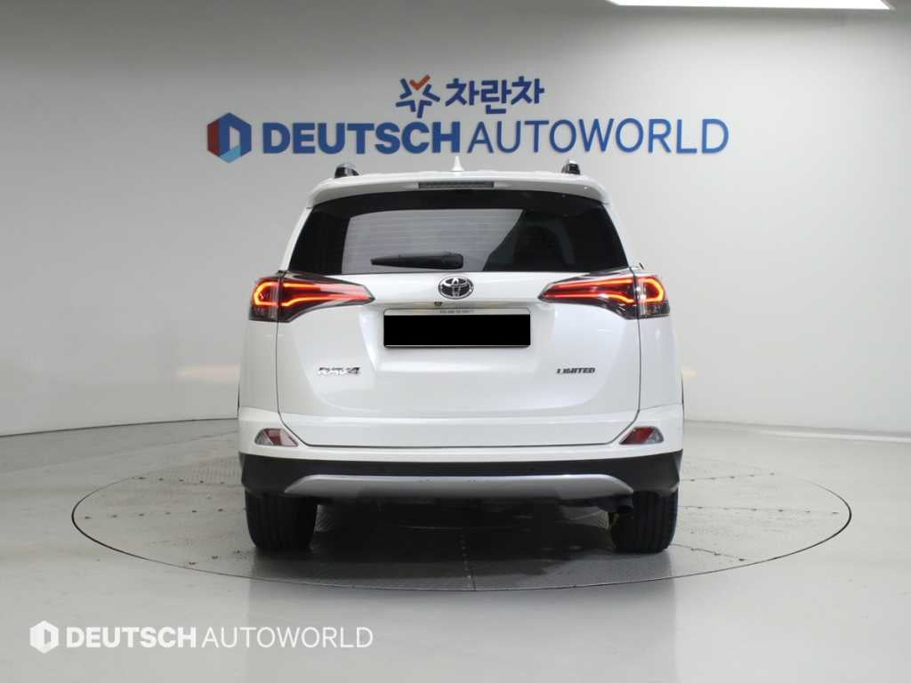 Toyota RAV4 — photo 04