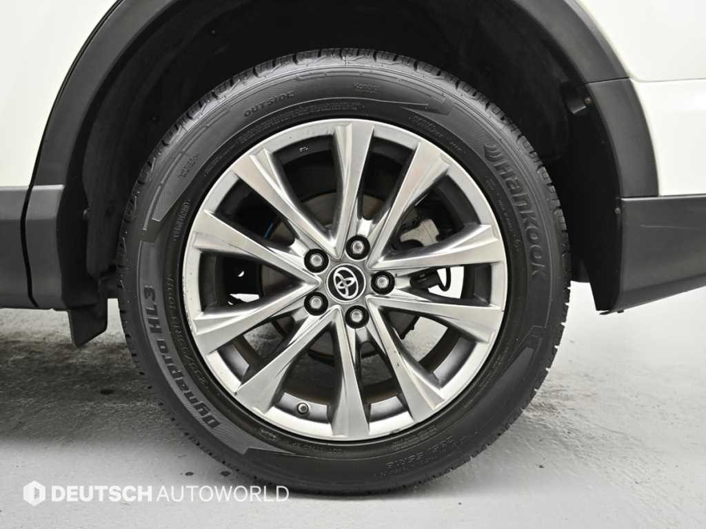 Toyota RAV4 — photo 05