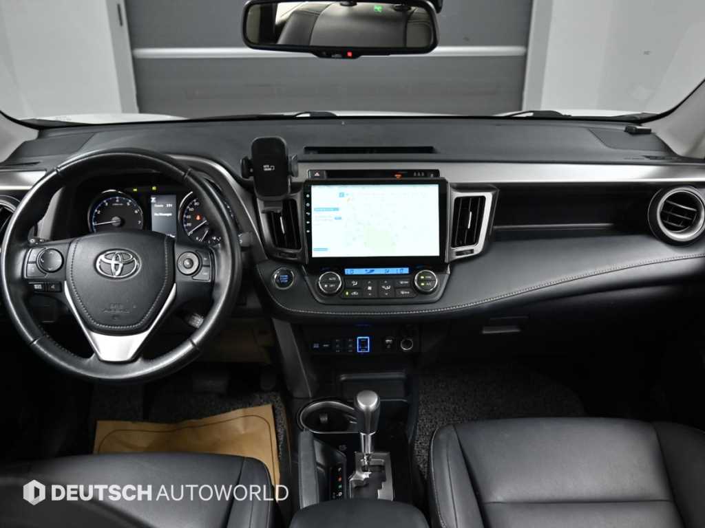Toyota RAV4 — photo 07