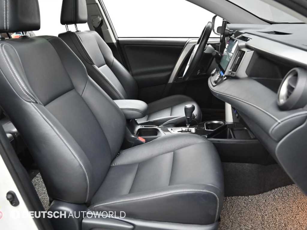 Toyota RAV4 — photo 10