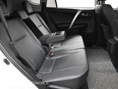 Toyota RAV4 — photo 12