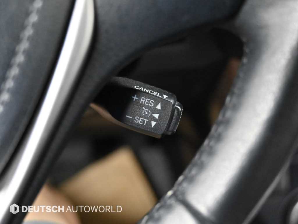 Toyota RAV4 — photo 16