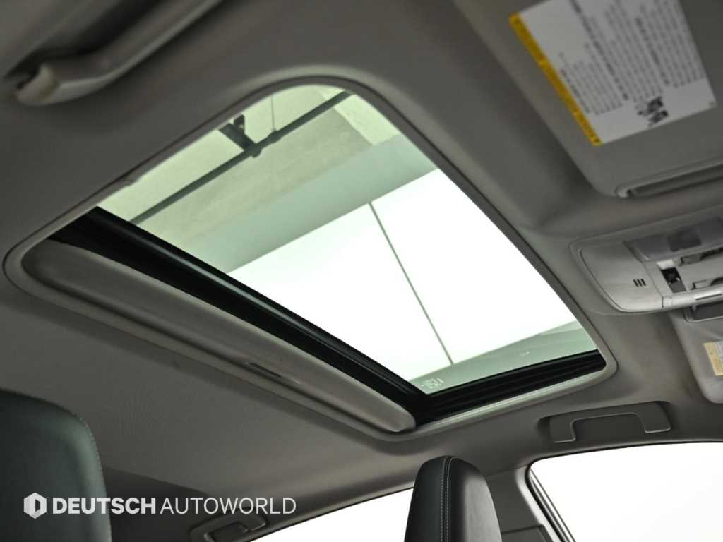 Toyota RAV4 — photo 18