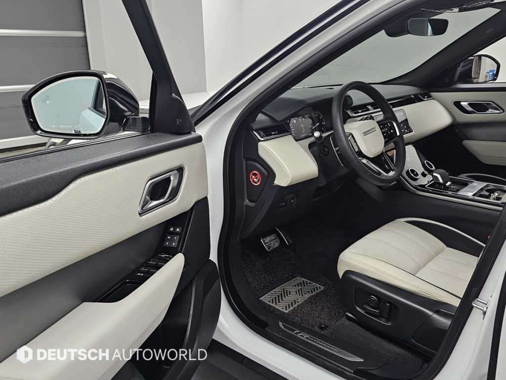 Land Rover Range Rover Velar — photo 11