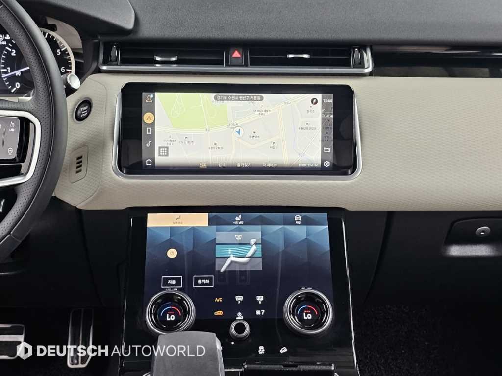 Land Rover Range Rover Velar — photo 14