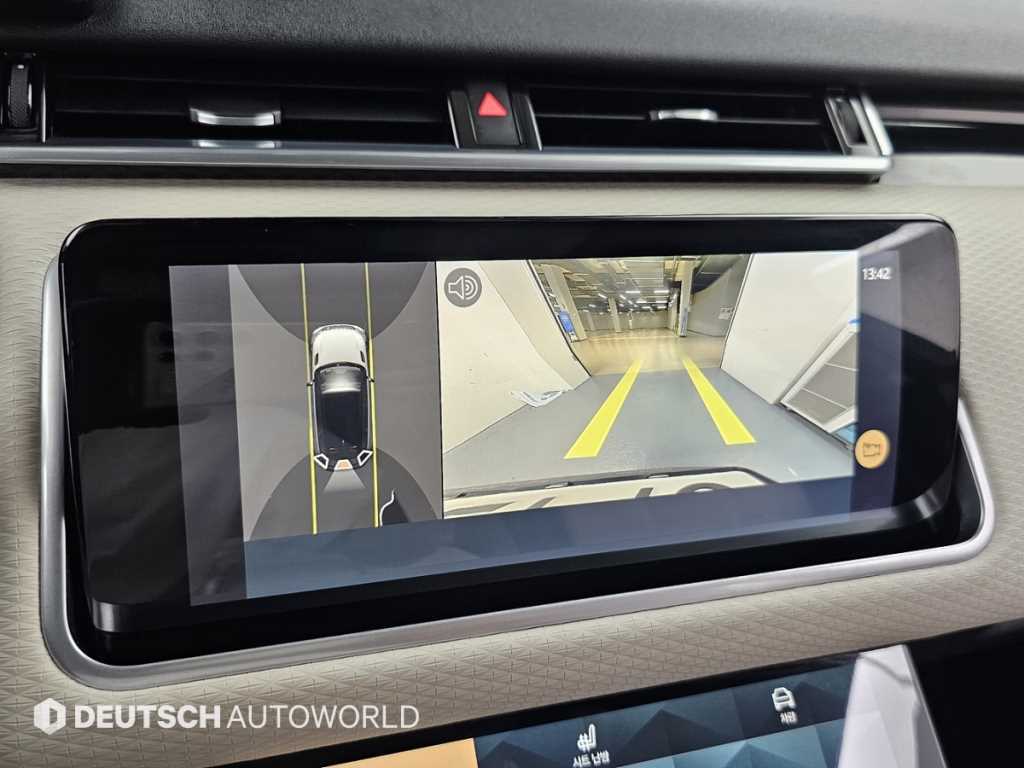 Land Rover Range Rover Velar — photo 15