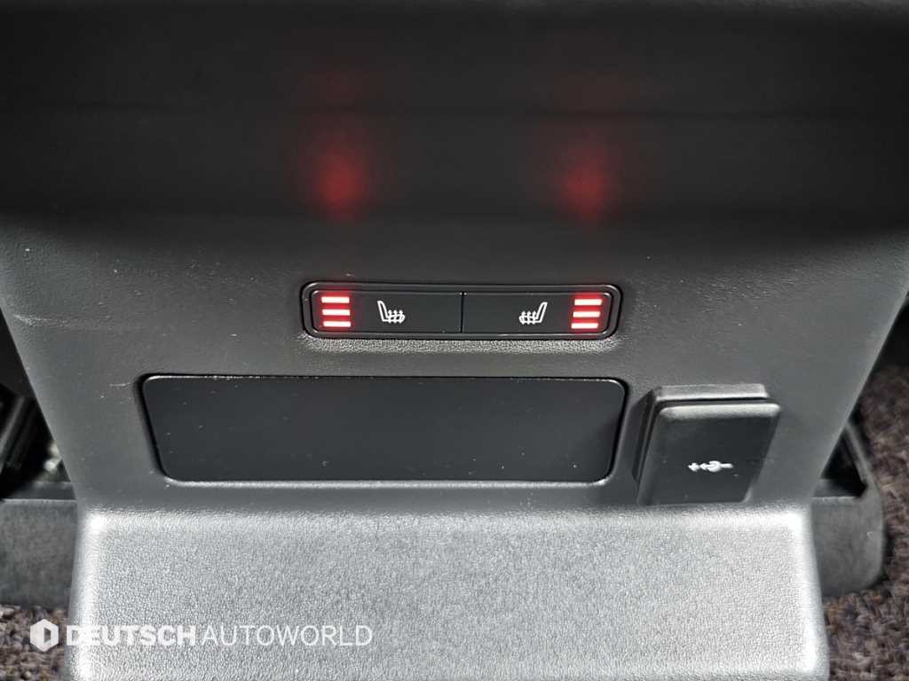 Land Rover Range Rover Velar — photo 16