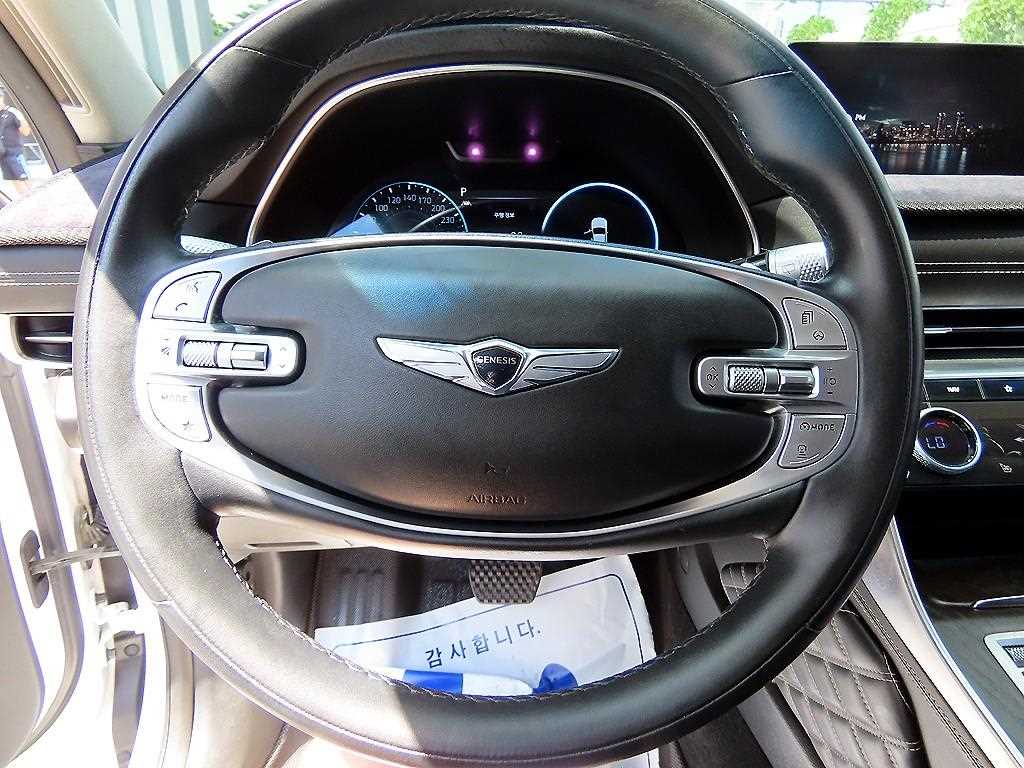 Genesis GV80 — photo 08