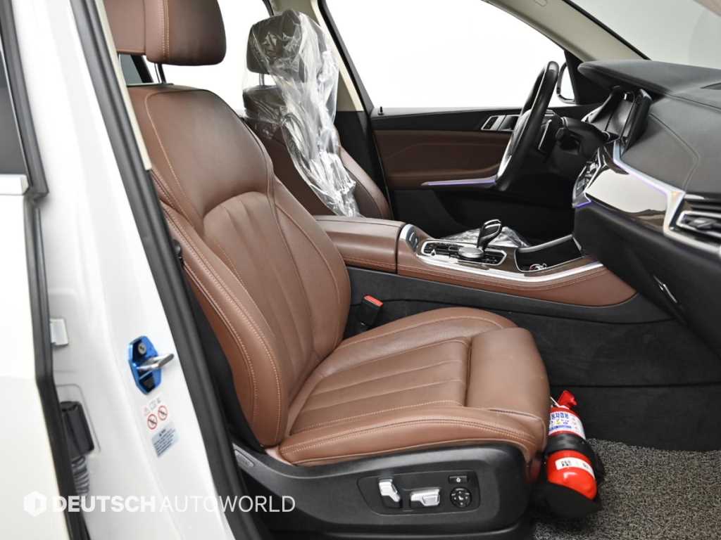 BMW X5 — photo 10