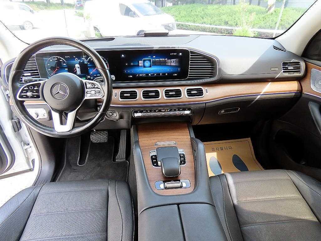 Mercedes-Benz GLE-Class — photo 07