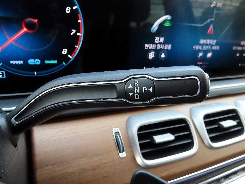 Mercedes-Benz GLE-Class — photo 10