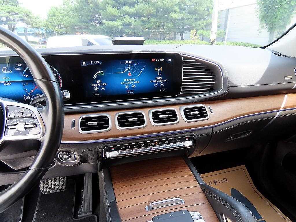 Mercedes-Benz GLE-Class — photo 11