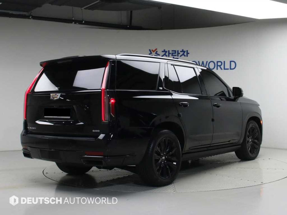 Cadillac Escalade — photo 02