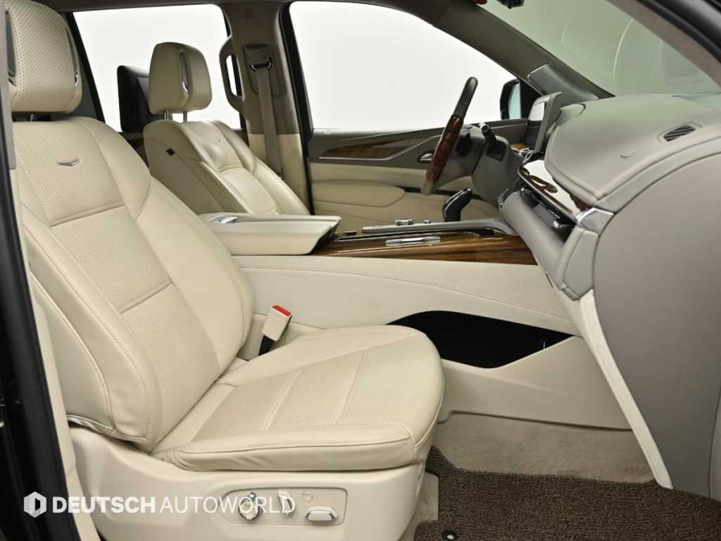 Cadillac Escalade — photo 10