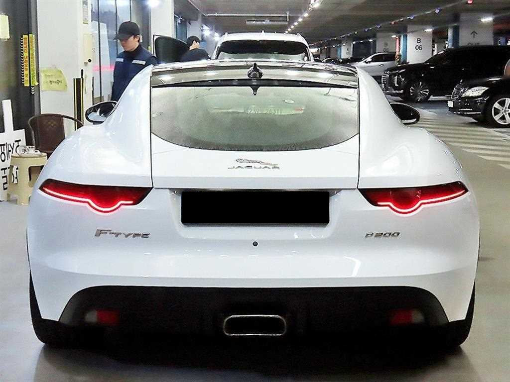 Jaguar F-TYPE — photo 05