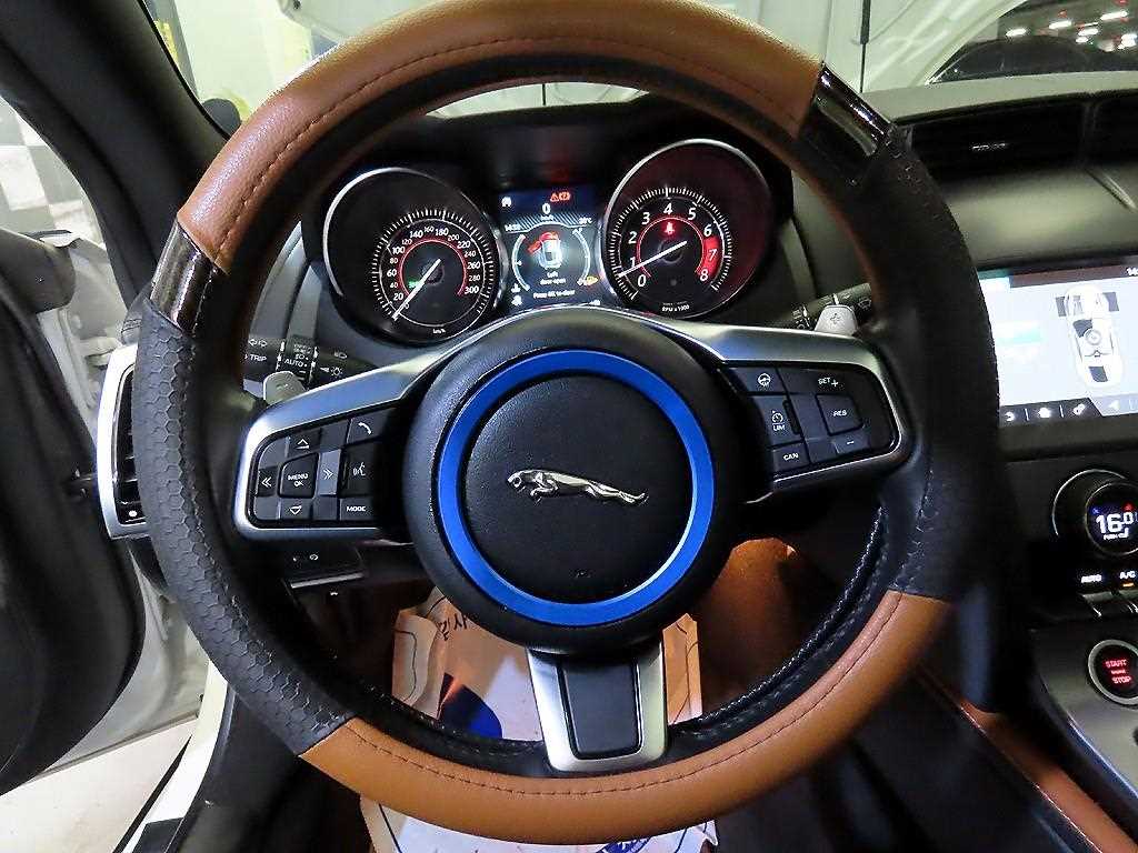 Jaguar F-TYPE — photo 07