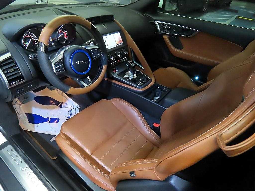 Jaguar F-TYPE — photo 09