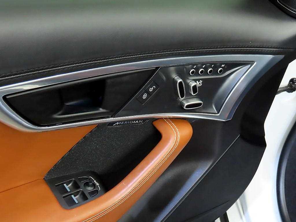 Jaguar F-TYPE — photo 16