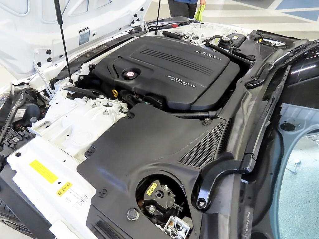 Jaguar F-TYPE — photo 18