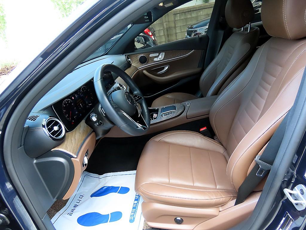 Mercedes-Benz E-Class — photo 05