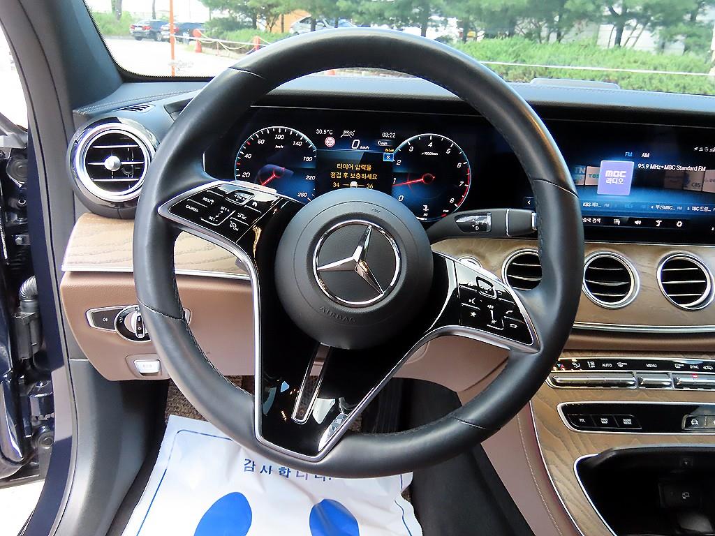 Mercedes-Benz E-Class — photo 08