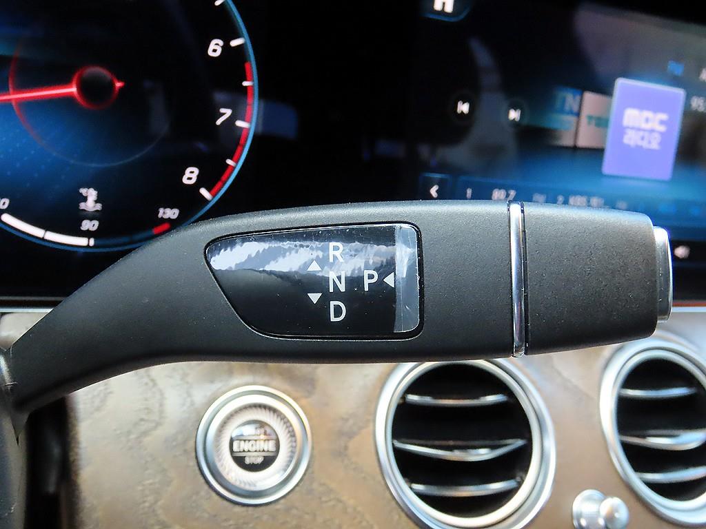 Mercedes-Benz E-Class — photo 11