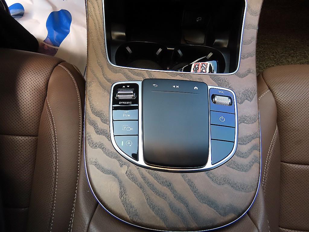 Mercedes-Benz E-Class — photo 13