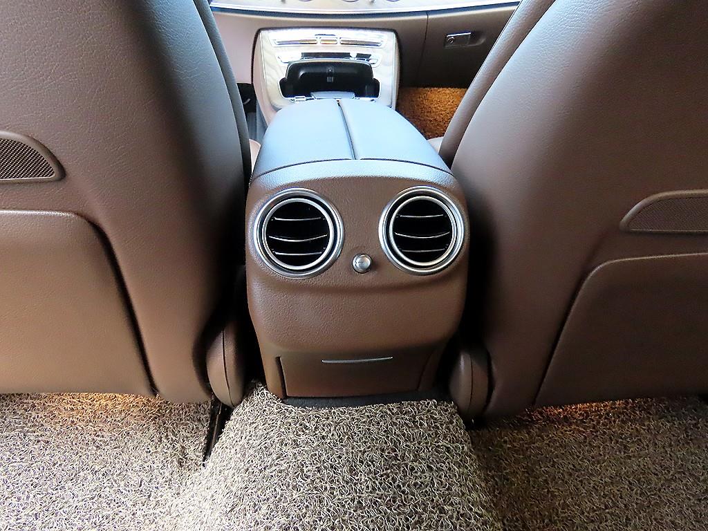 Mercedes-Benz E-Class — photo 15