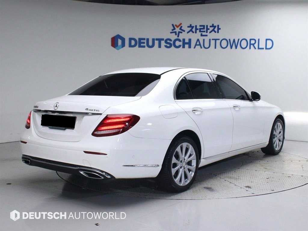Mercedes-Benz E-Class — photo 02