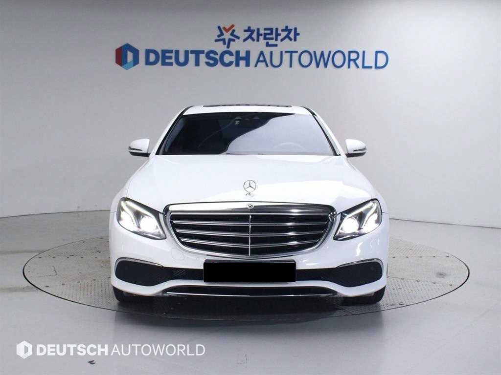 Mercedes-Benz E-Class — photo 03