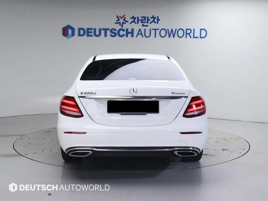 Mercedes-Benz E-Class — photo 04