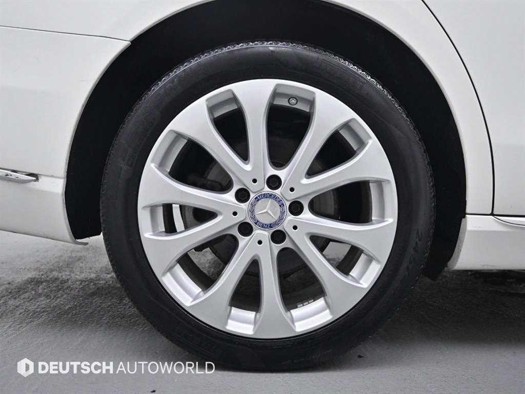 Mercedes-Benz E-Class — photo 05