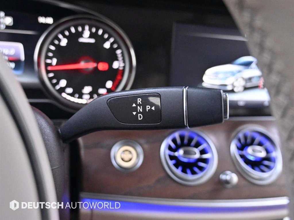 Mercedes-Benz E-Class — photo 09