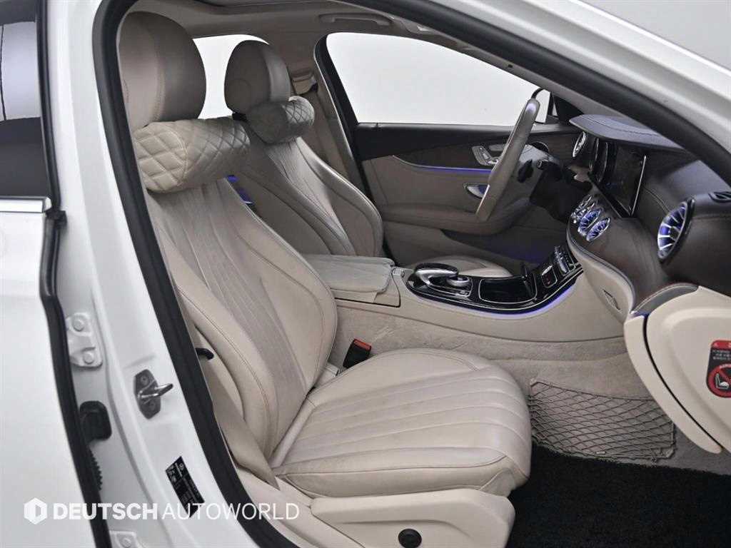 Mercedes-Benz E-Class — photo 10