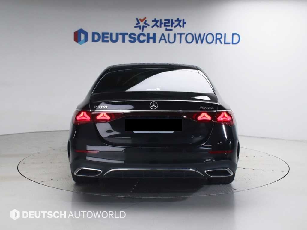 Mercedes-Benz E-Class — photo 04