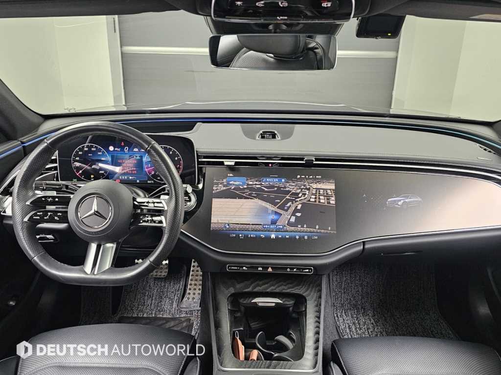 Mercedes-Benz E-Class — photo 07