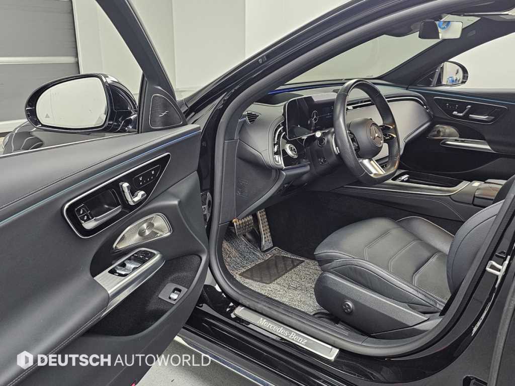 Mercedes-Benz E-Class — photo 11