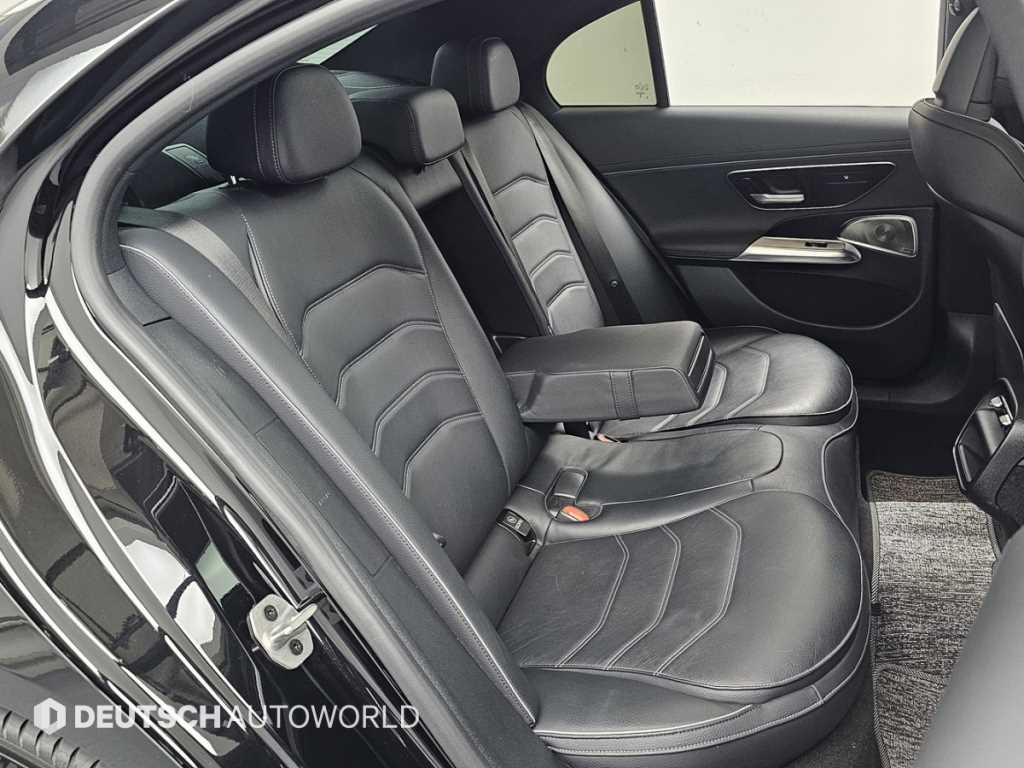Mercedes-Benz E-Class — photo 12