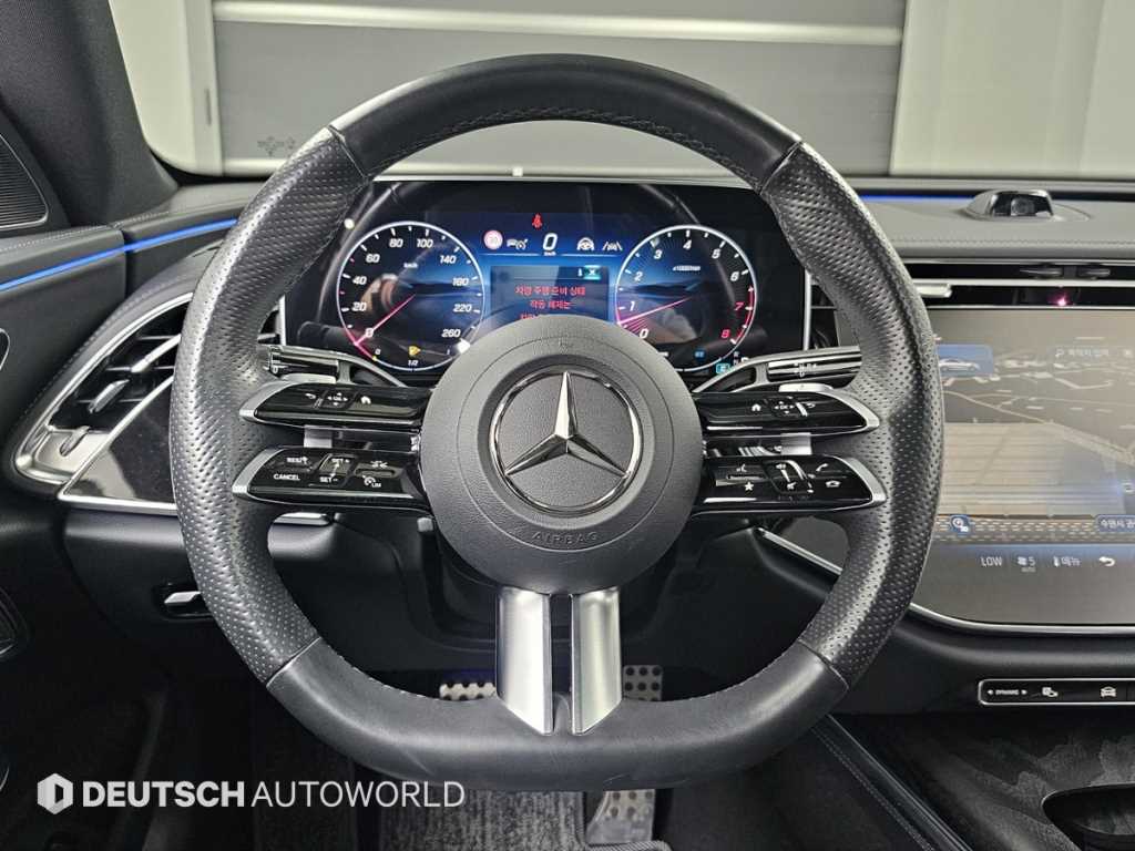 Mercedes-Benz E-Class — photo 13