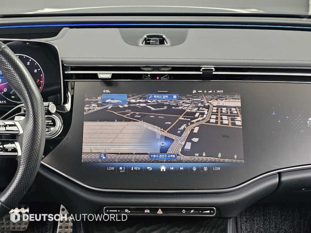 Mercedes-Benz E-Class — photo 14