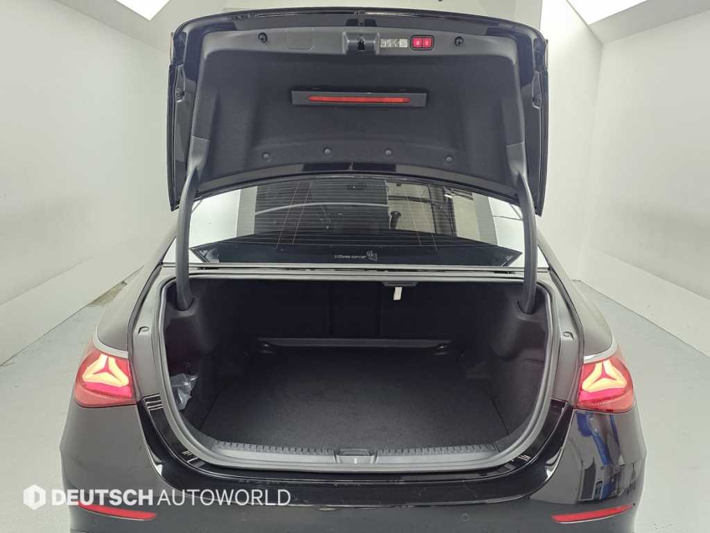 Mercedes-Benz E-Class — photo 19