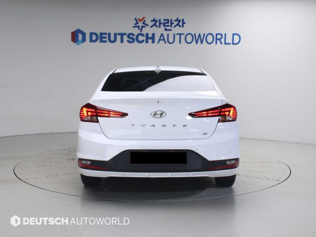 Hyundai Avante — photo 04